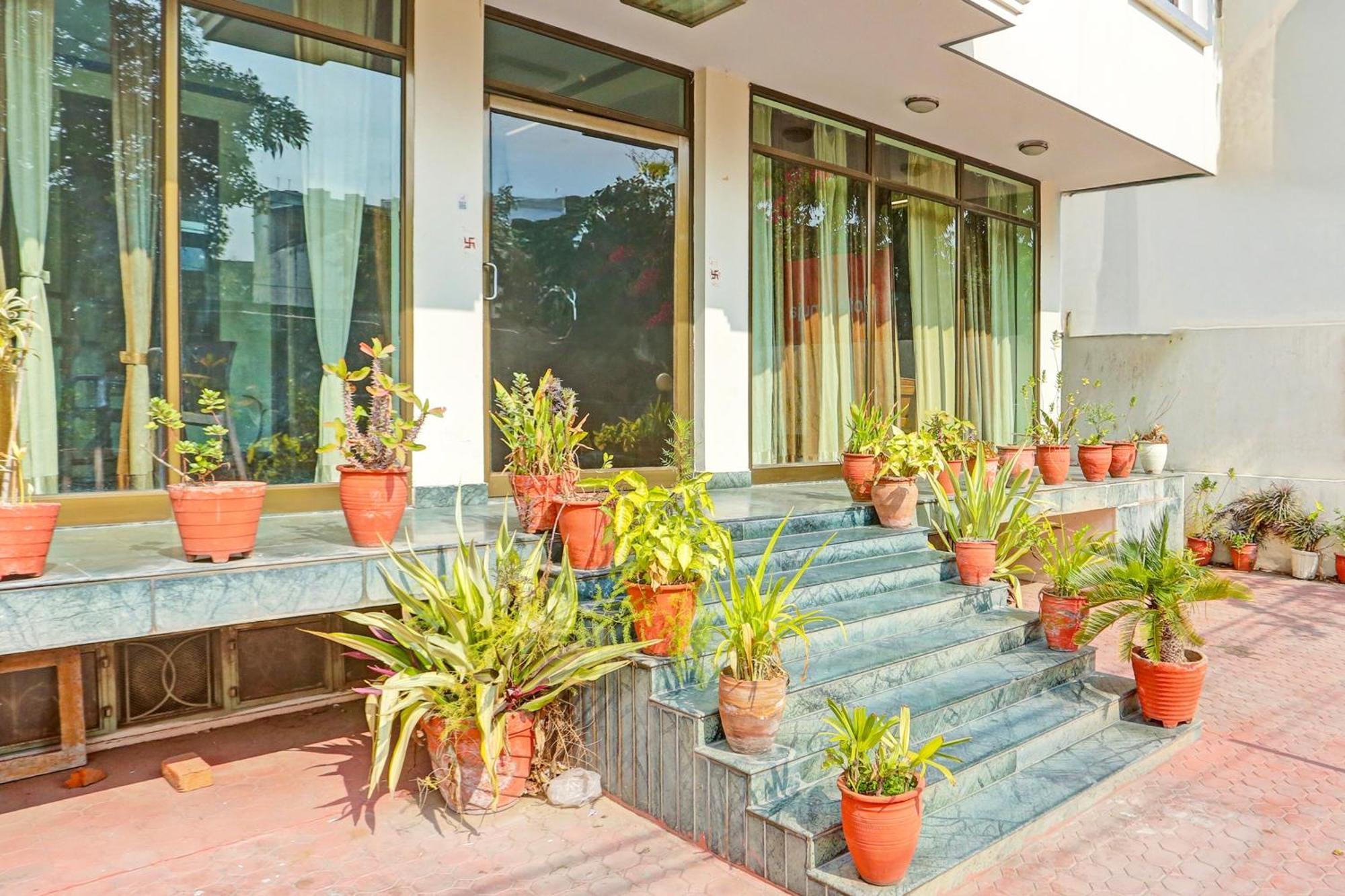 Super Collection O Bani Park Near Collectorate Circle Formerly Anuja Palace Dzsaipur Kültér fotó